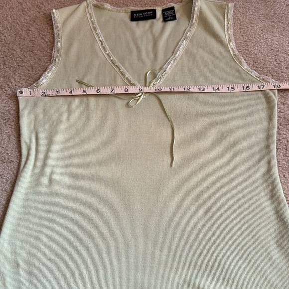 ⭐️ NEW YORK & COMPANY - Green Sleeveless Top - Size Large - Picture 8 of 10